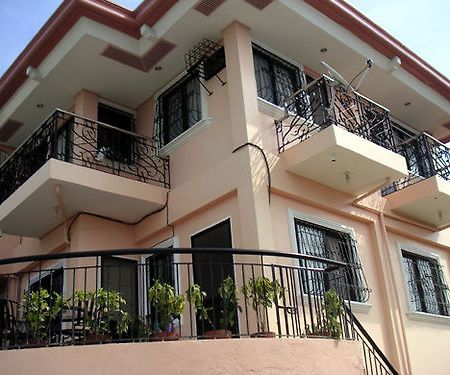 Royal Taal Inn Tagaytay City Zewnętrze zdjęcie