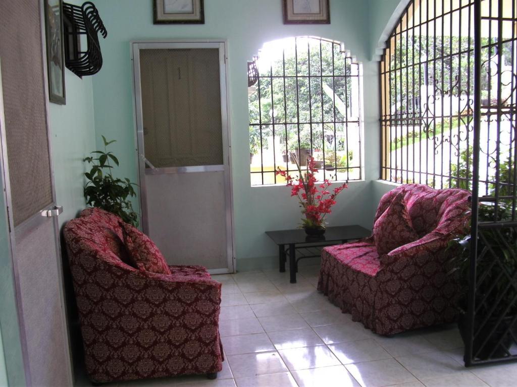 Royal Taal Inn Tagaytay City Zewnętrze zdjęcie