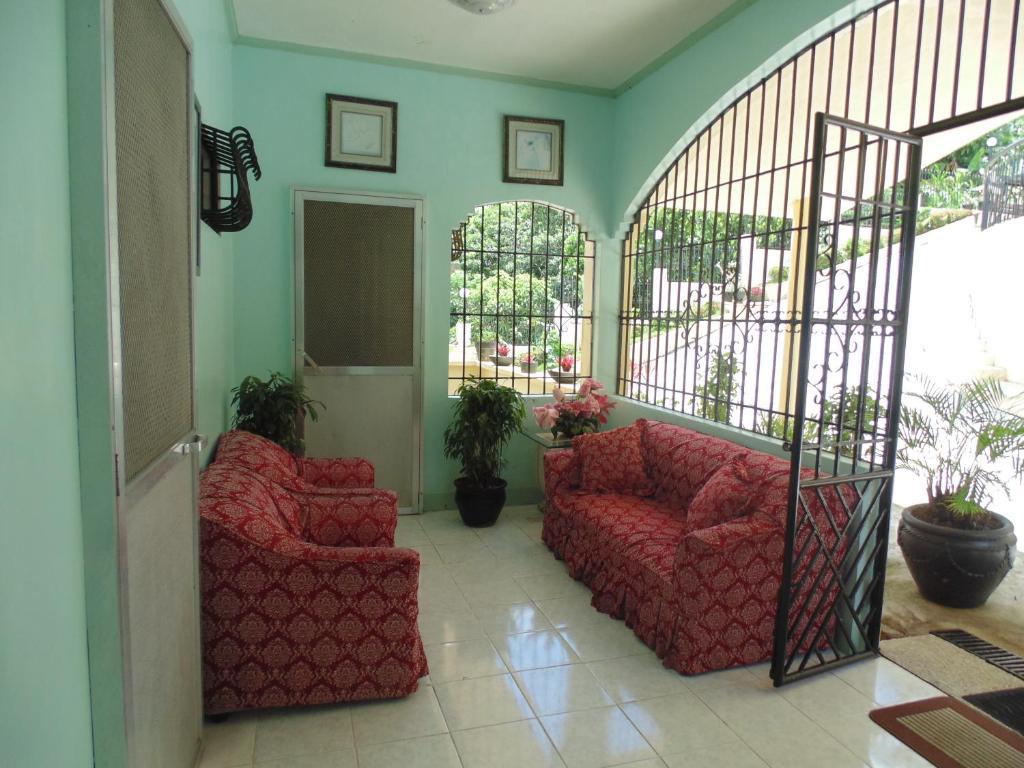 Royal Taal Inn Tagaytay City Zewnętrze zdjęcie