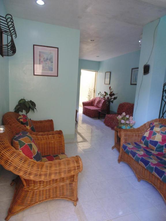 Royal Taal Inn Tagaytay City Zewnętrze zdjęcie