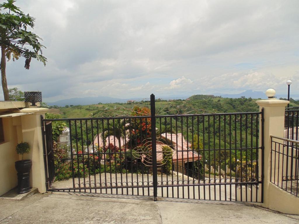 Royal Taal Inn Tagaytay City Pokój zdjęcie
